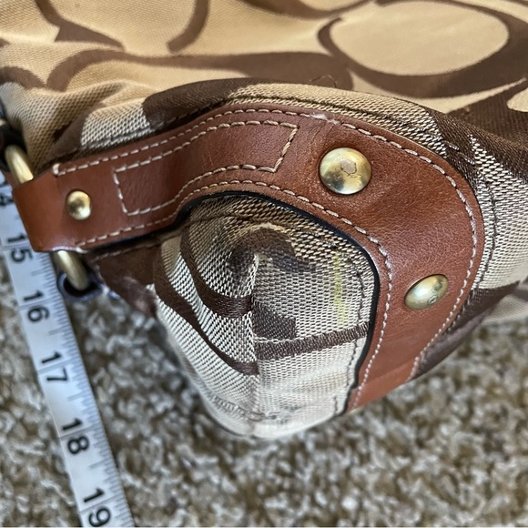 USED Authentic Coach Carly Signature HandBag
Purse Satchel - Picture 5 of 15